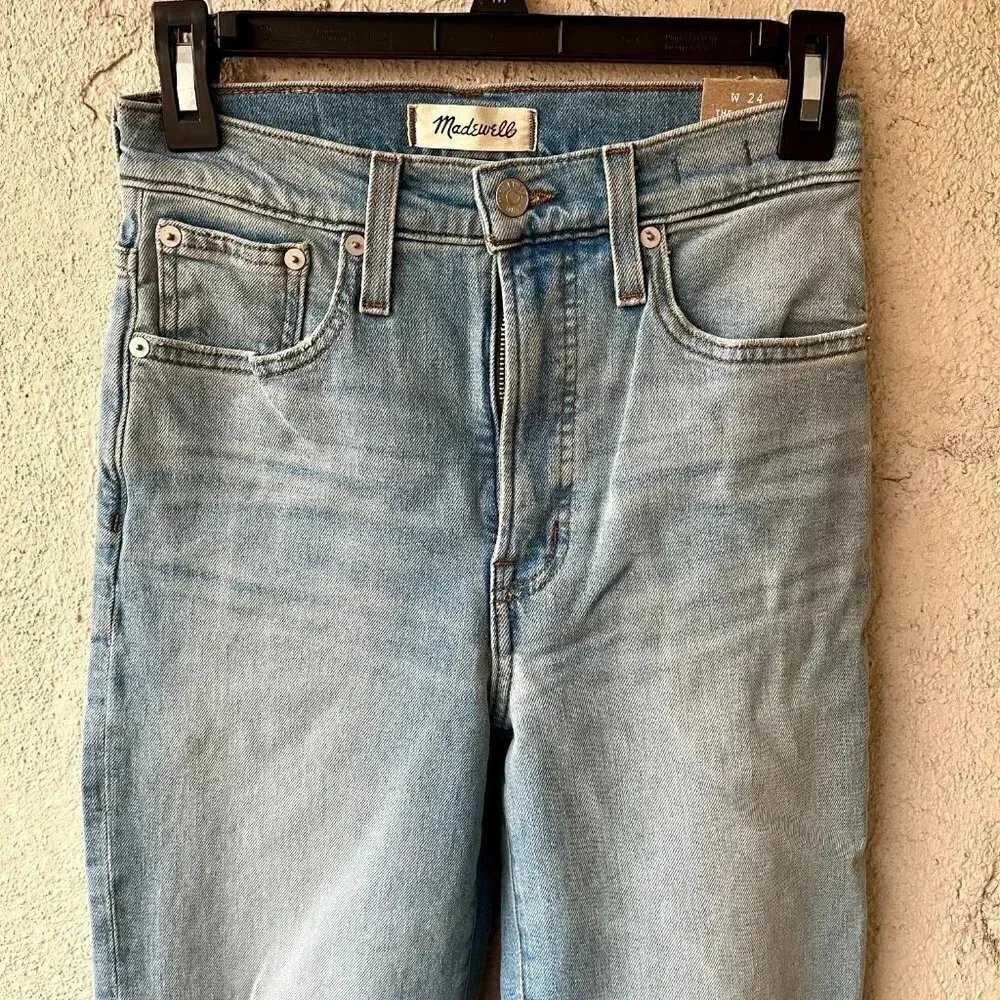 NWT Madewell The Perfect Vintage Straight Jean 24